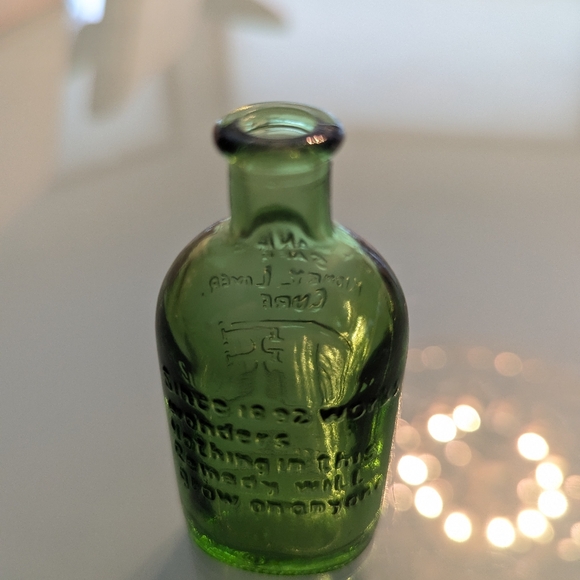 Vintage Wheaton Green Miniature Bottle Franks Safe Kidney & Liver Cure Bottle 3" - Picture 3 of 7